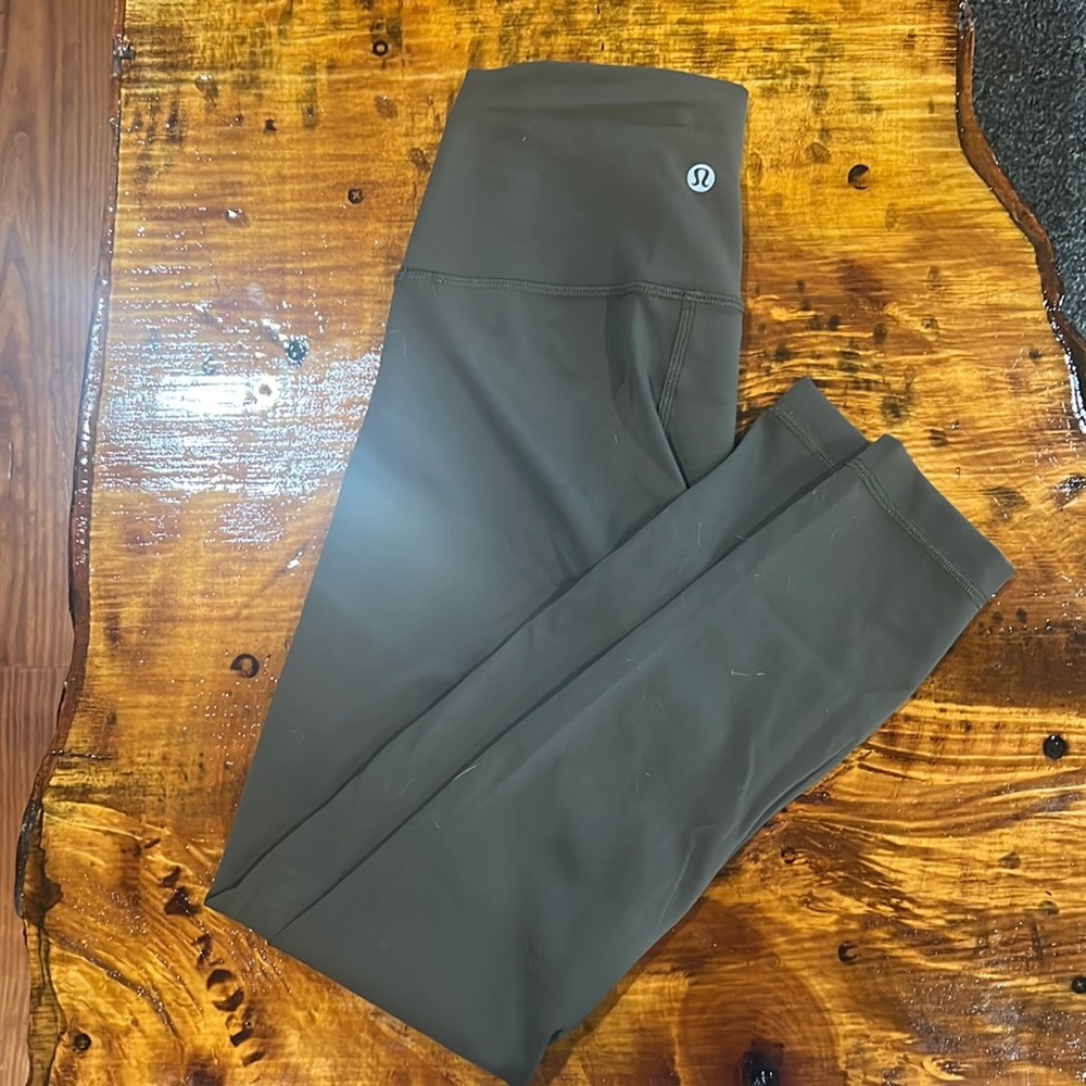 Lululemon wunder under train leggings size 4